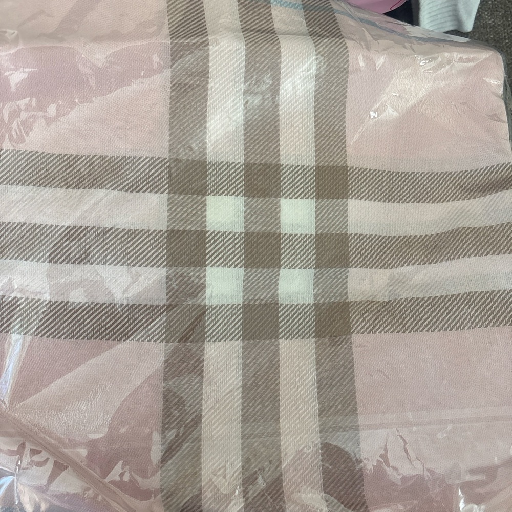 Classic Plaid Pink brbrry scarf